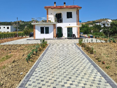 Shtrimi i oborrit me pllake betoni, Vile private Shtrimi i oborrit me pllake betoni, Vile private